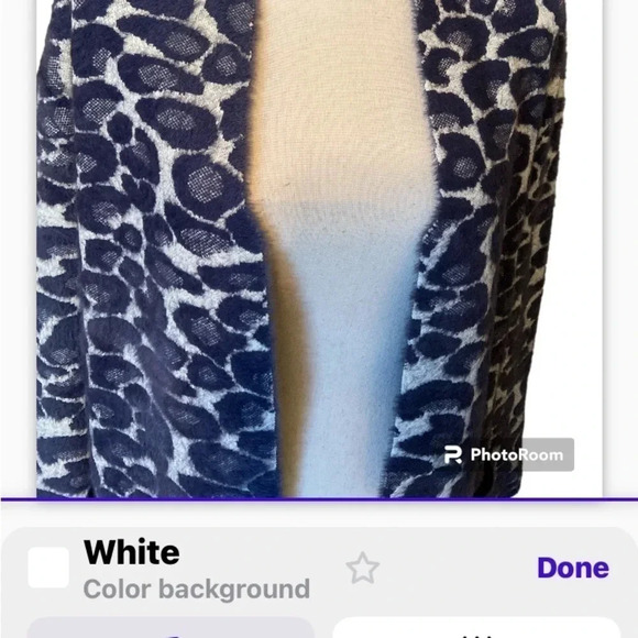 ⭐️Gorgeous and so comfy sweater coat⭐️
BIN 30 - Picture 4 of 9